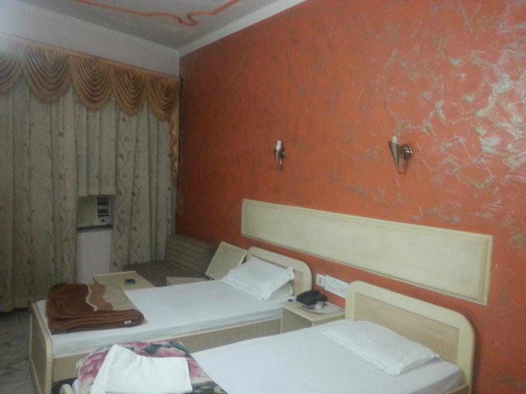 Hotel Royale Paradise Noida Quarto foto