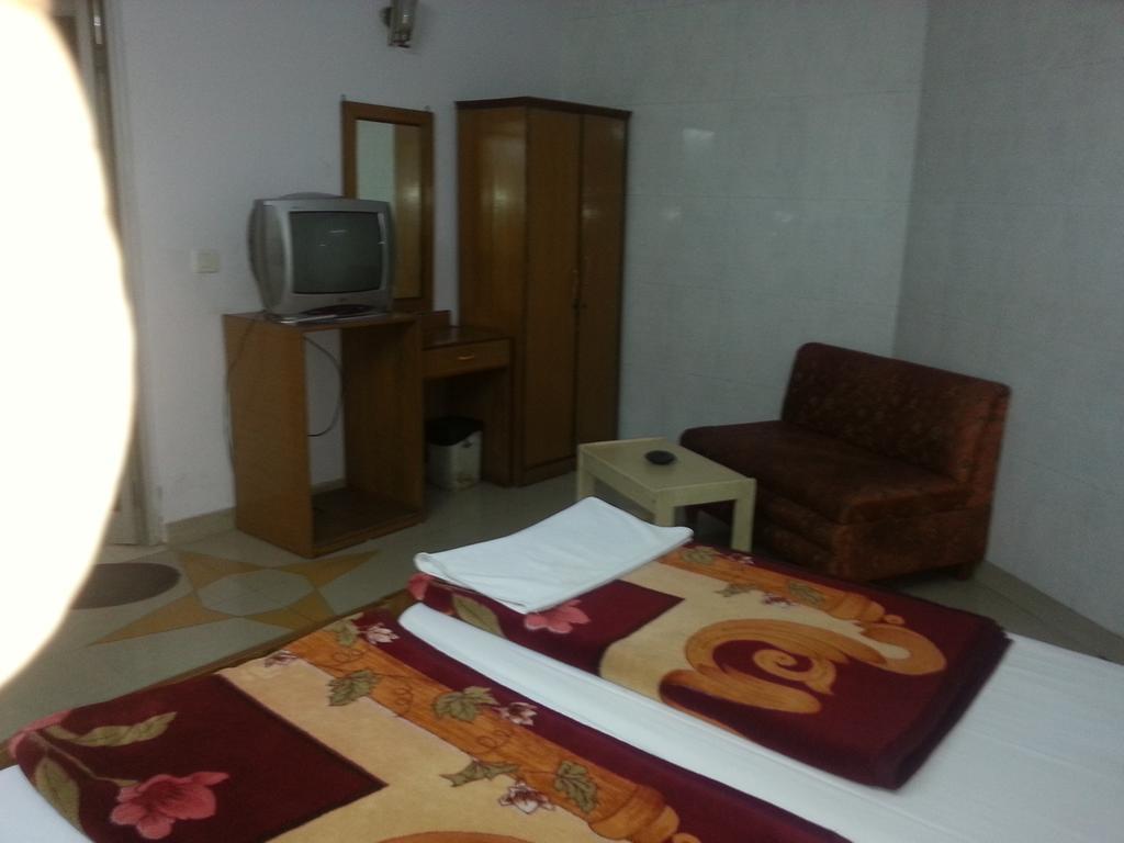Hotel Royale Paradise Noida Exterior foto