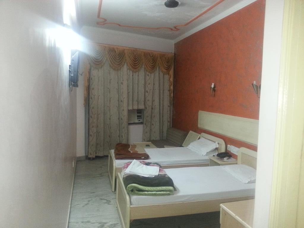 Hotel Royale Paradise Noida Quarto foto