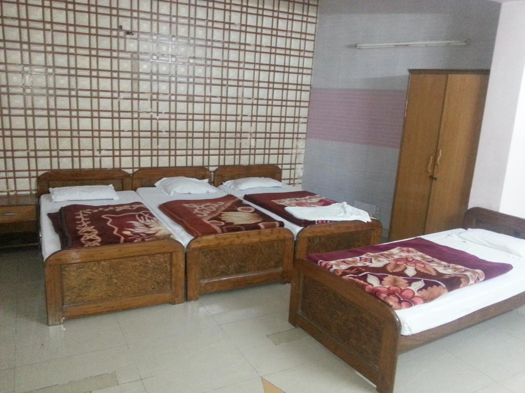 Hotel Royale Paradise Noida Quarto foto